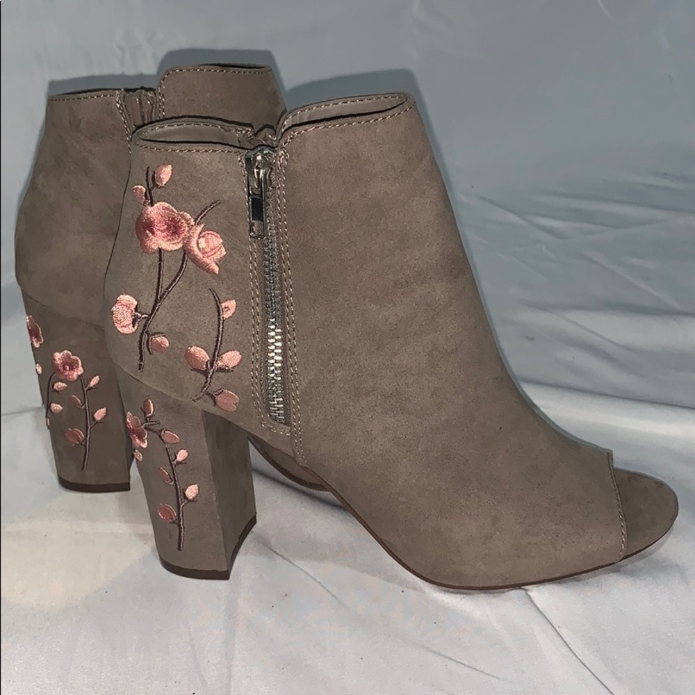 Candies taupe open toe booties floral embroidery